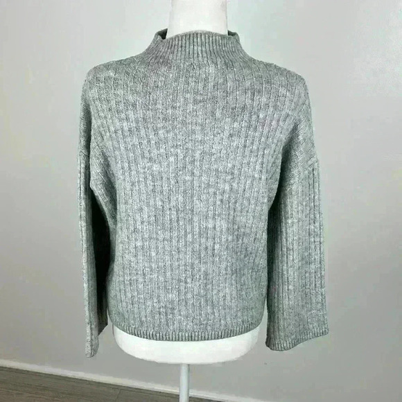 Forever 21 Grey Ribbed Turtleneck Sweater Size M - Picture 4 of 8